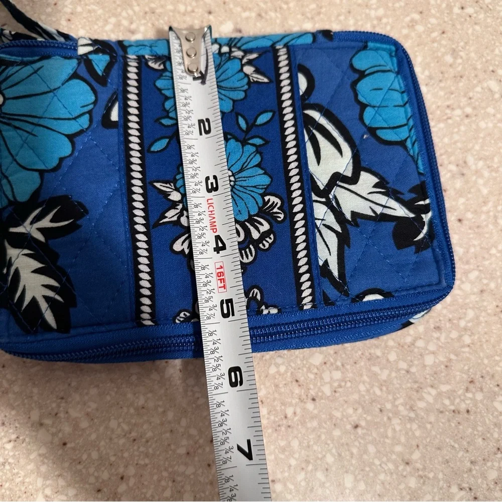 Vera Bradley Floral Quilted Wristlet Small Tech Wallet Bayou Blue Pattern NWOT